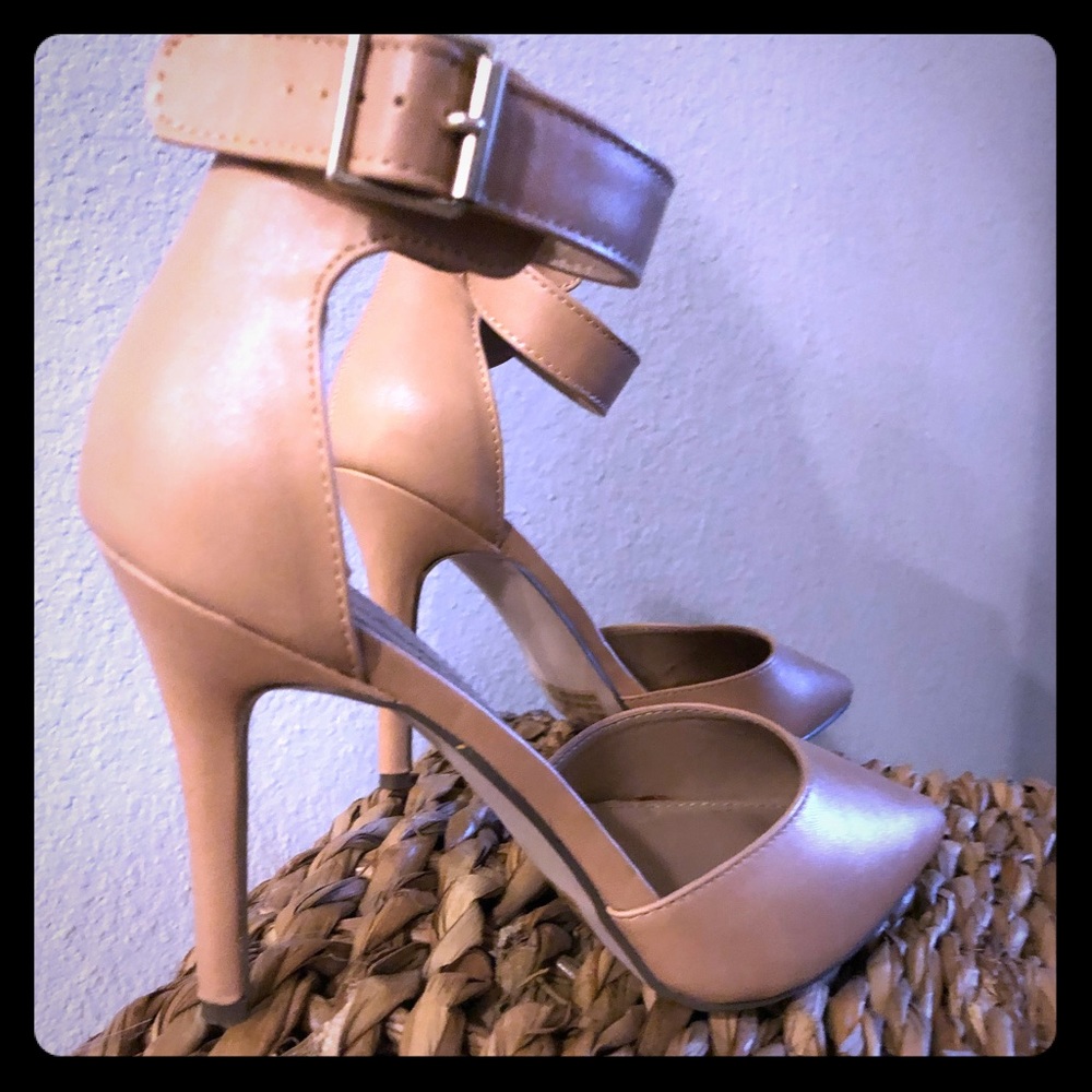 Breckelles Closed toe heel